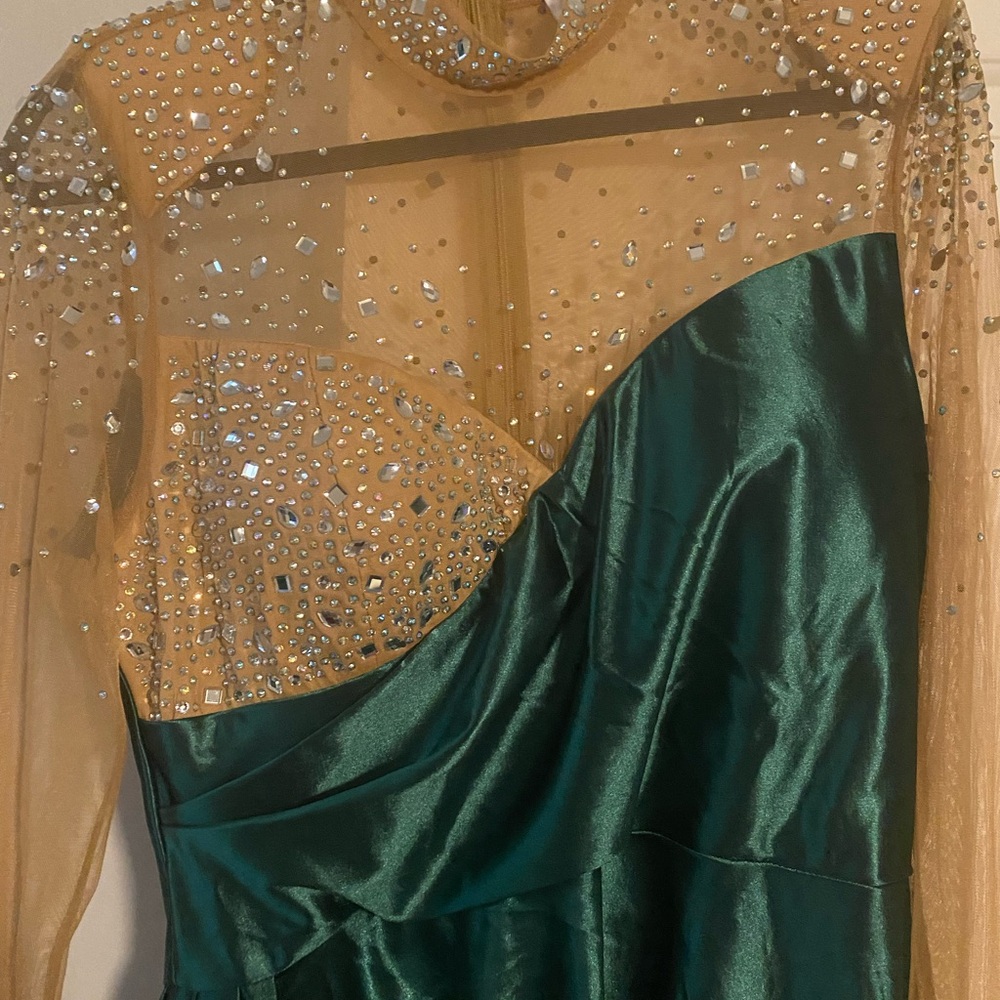 Stunning Green and Gold Long Sleeve Dress fits size 10-12